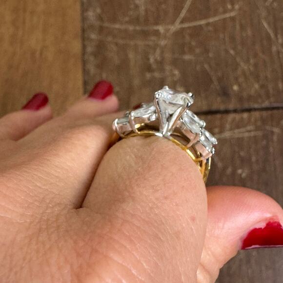 Vintage EDCO 14KT HGE Yellow Gold Rhinestone Statement Cocktail Ring Size 9 - Picture 2 of 9